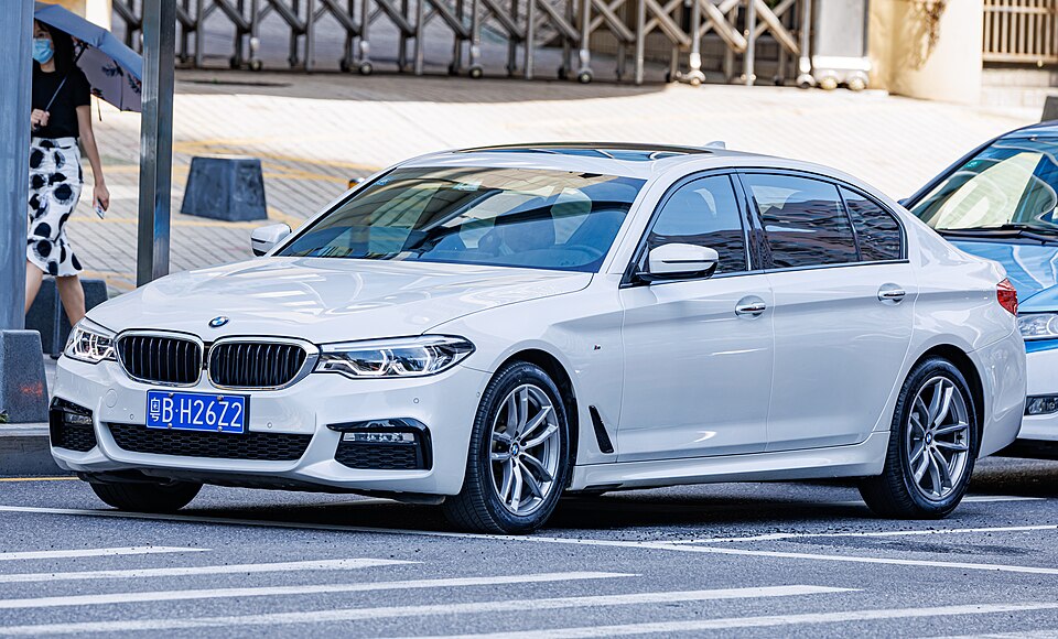 White BMW luxury sedan available for wedding and barat booking — QuickAura Travels